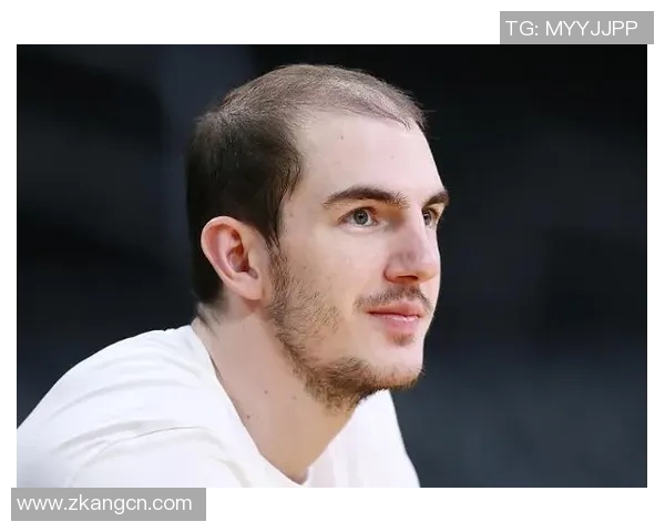 亚历克斯卡鲁索如何在NBA赛场上展现出色的防守与团队精神