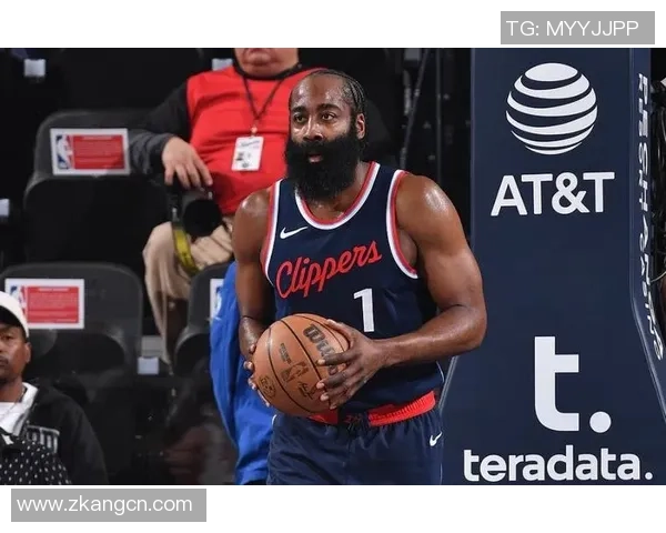 詹姆斯的传奇之路:从篮球新星到NBA历史伟大球员的蜕变与成就 詹姆斯的传奇之路:从篮球新星到NBA历史伟大球员的蜕变与成就